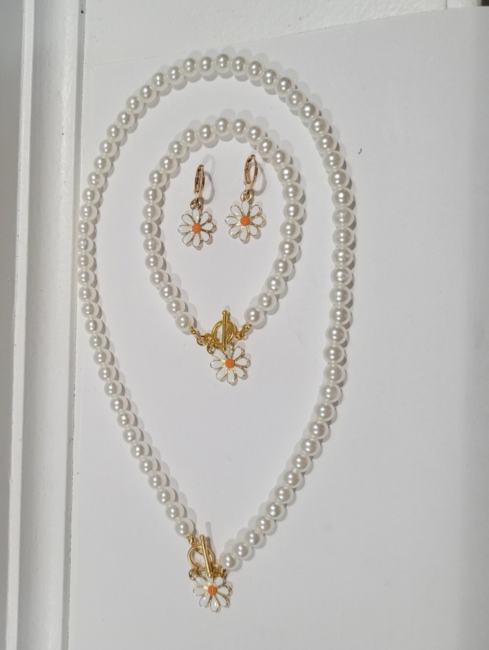 Pearl Necklace and Bracelet Set with Gold Daisy Charms - White